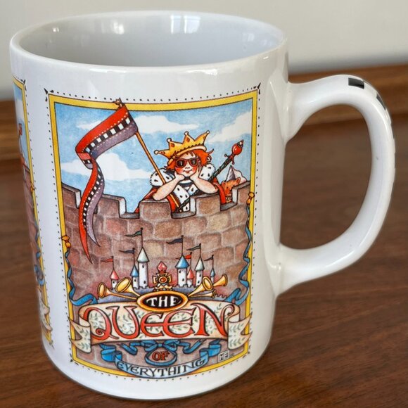 2 Mary Engelbreit Mugs "Queen of Everything" & "Lives Get One" Checkered Handles - Picture 3 of 15